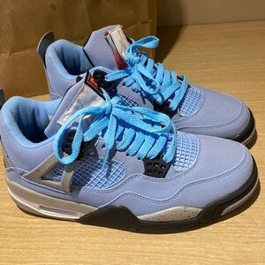 Air Jordan 4 “University Blue” size 7